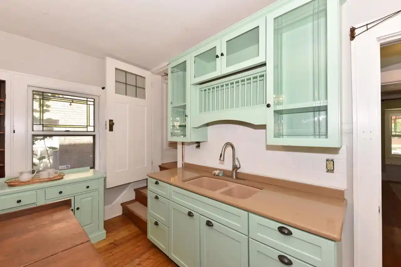 4th image of 2565 N Grant Boulevard Boulevard, Milwaukee, WI 53210 | MLS# 1974595