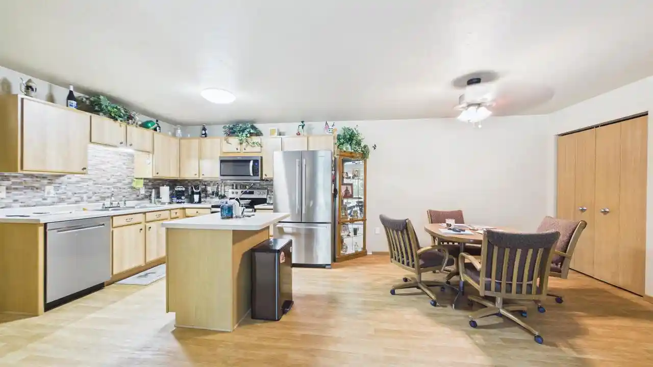 2nd image of 3325 N Casaloma Dr Dr, Appleton, WI 54913
