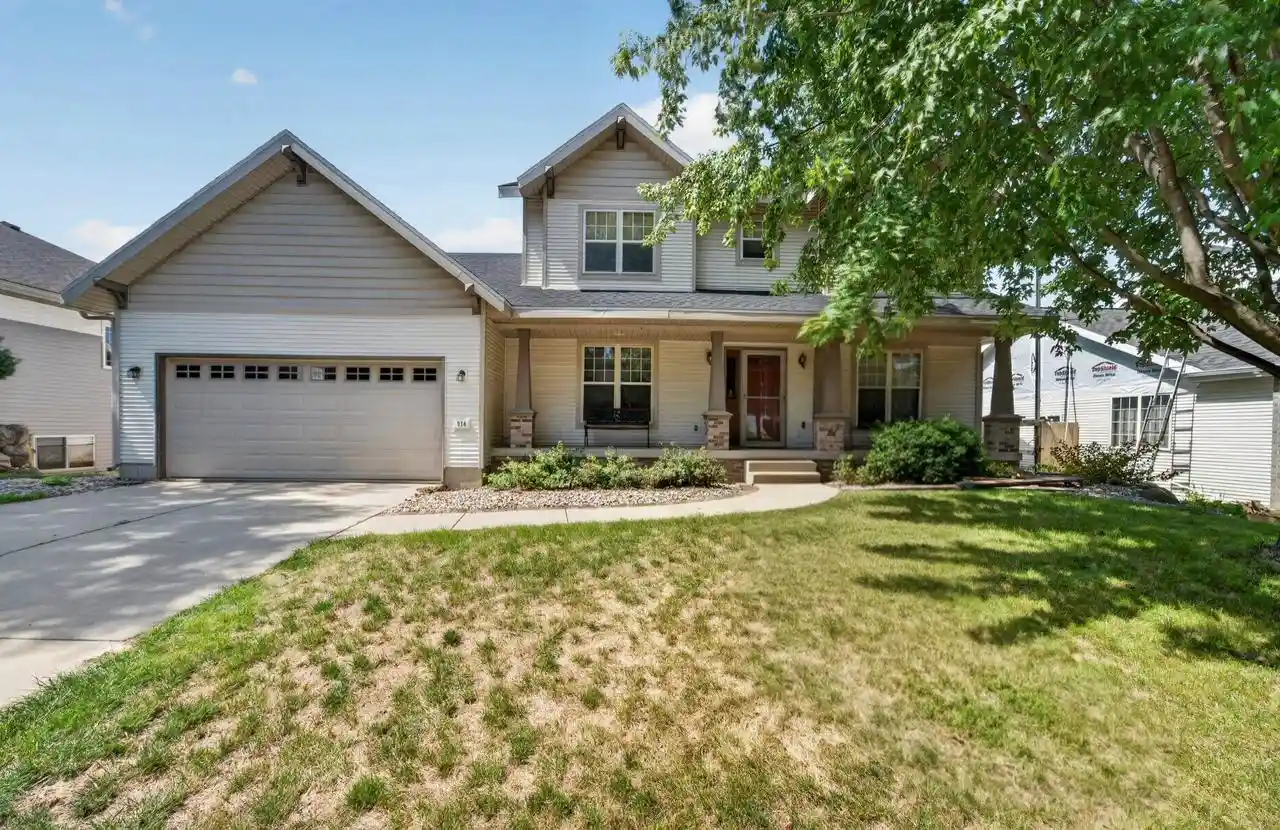 Photo 1 of Single family home for sale at 914 Eagle Crest Dr Dr, Madison, WI 53704 | MLS# 2029614 | Listing updated on 2026-09-01