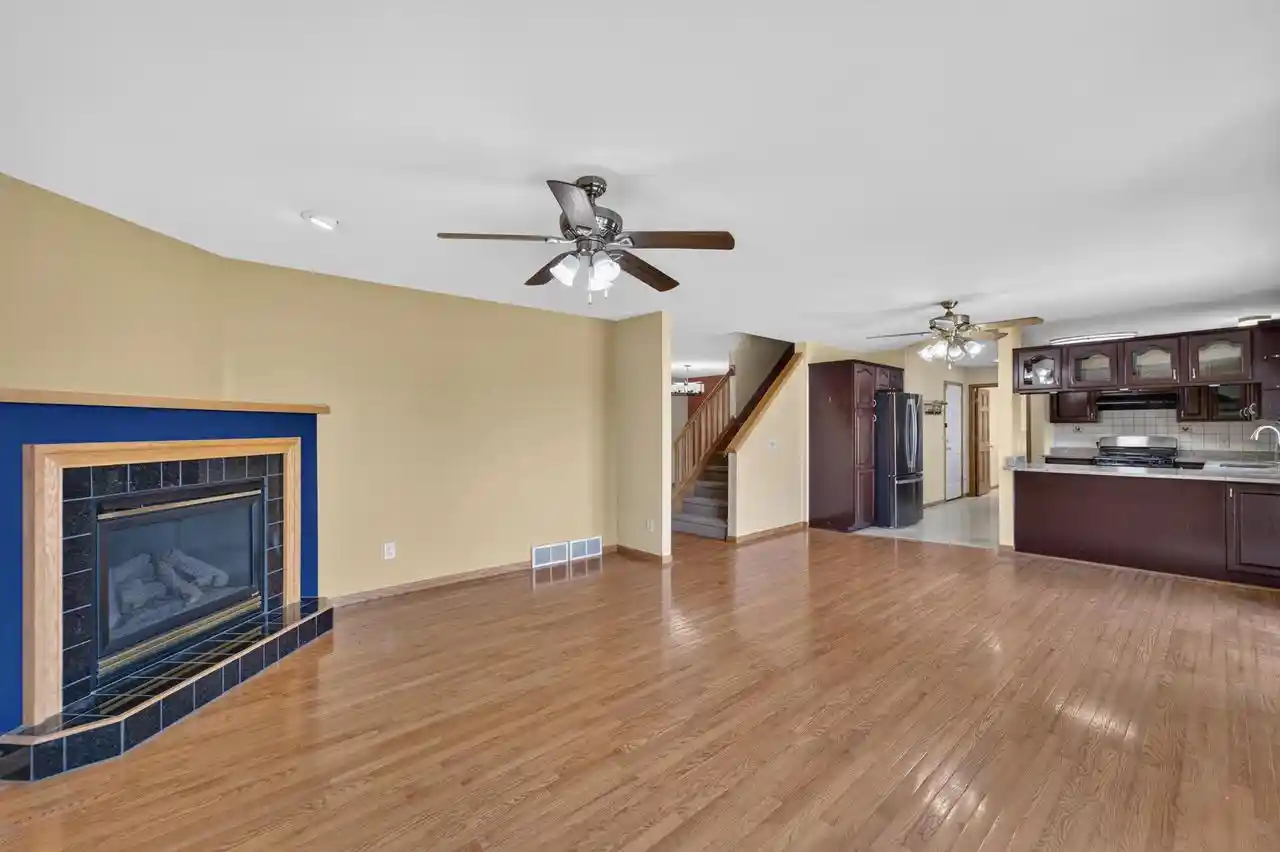Photo 4 of Single family home for sale at 914 Eagle Crest Dr Dr, Madison, WI 53704 | MLS# 2029614 | Listing updated on 2026-09-01