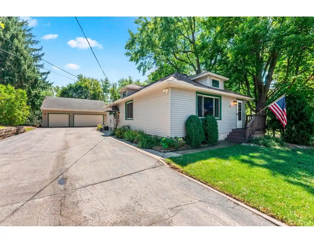 1st image of N52w35379 W Lake Dr Dr, Oconomowoc, WI 53066 | MLS# 1974601