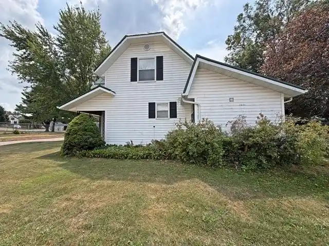 2nd image of 105 N Hendren Avenue Avenue, Greenwood, WI 54437 | MLS# 22603735