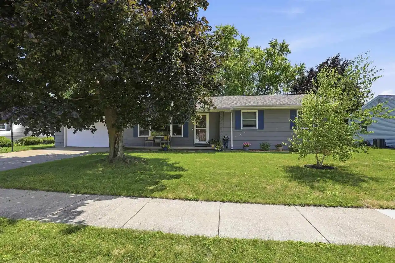 1st image of 815 Eckardt Court Court, Oshkosh, WI 54902 | MLS# 50330341