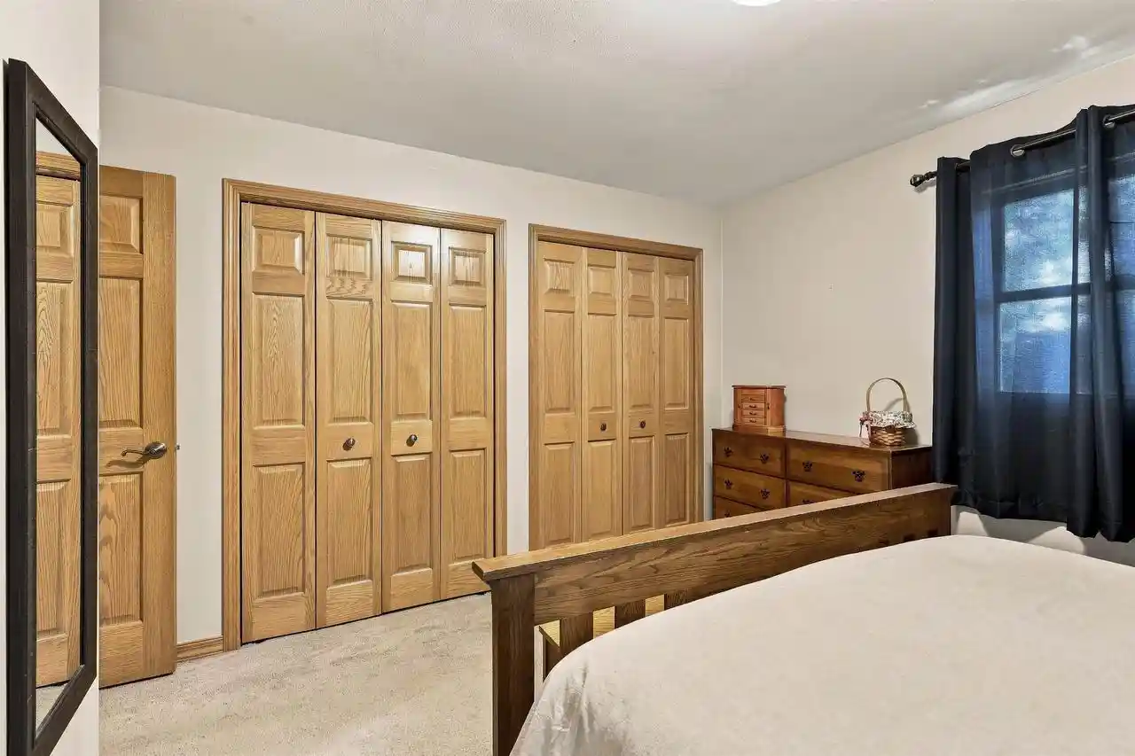 2nd image of 815 Eckardt Court Court, Oshkosh, WI 54902 | MLS# 50330341