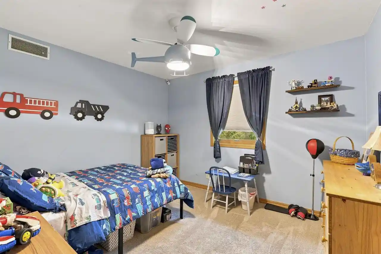 3rd image of 815 Eckardt Court Court, Oshkosh, WI 54902 | MLS# 50330341