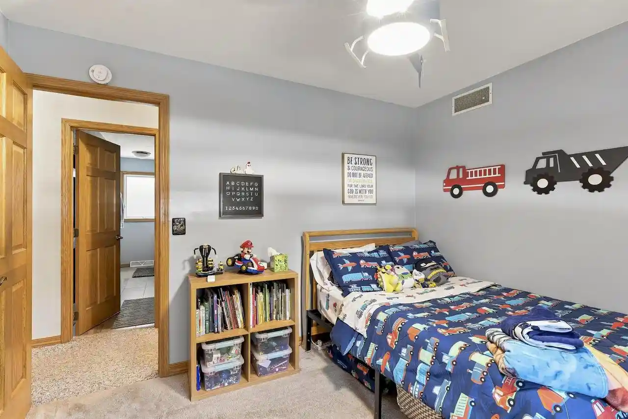 4th image of 815 Eckardt Court Court, Oshkosh, WI 54902 | MLS# 50330341