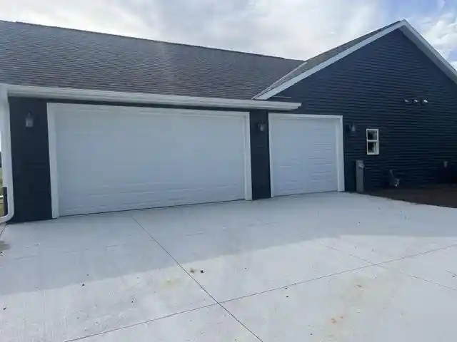 1st image of 190 Deerrun Dr Dr, Fall River, WI 53932 | MLS# 2029621