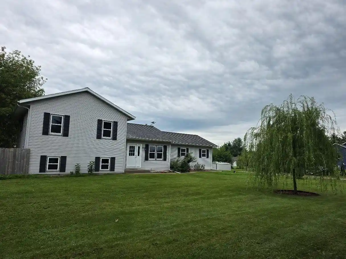 Photo 1 of Single family home for sale at 39 London Rd, Cambridge, WI 53523 | MLS# 2029625 | Listing updated on 2026-10-06