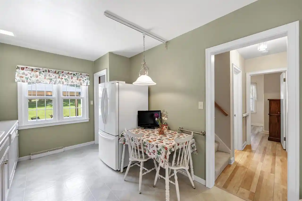 3rd image of 244 E Mission Road Road, Green Bay, WI 54301 | MLS# 50330356