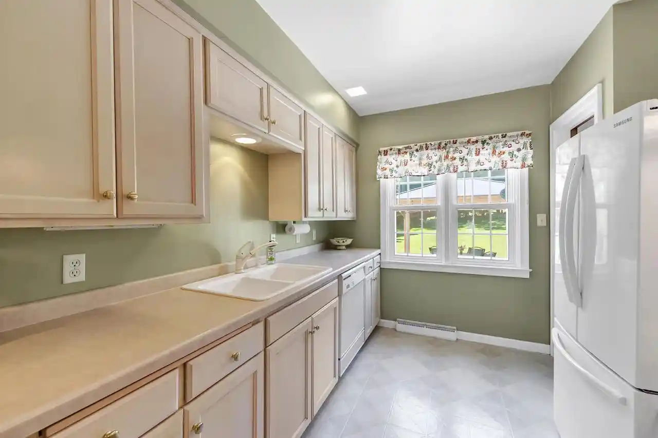 4th image of 244 E Mission Road Road, Green Bay, WI 54301 | MLS# 50330356