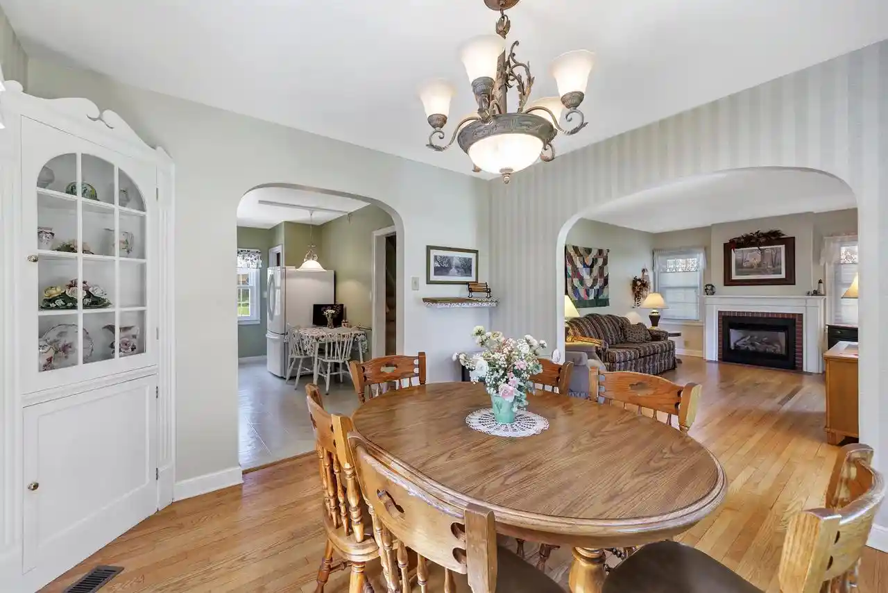 35th image of 244 E Mission Road Road, Green Bay, WI 54301 | MLS# 50330356