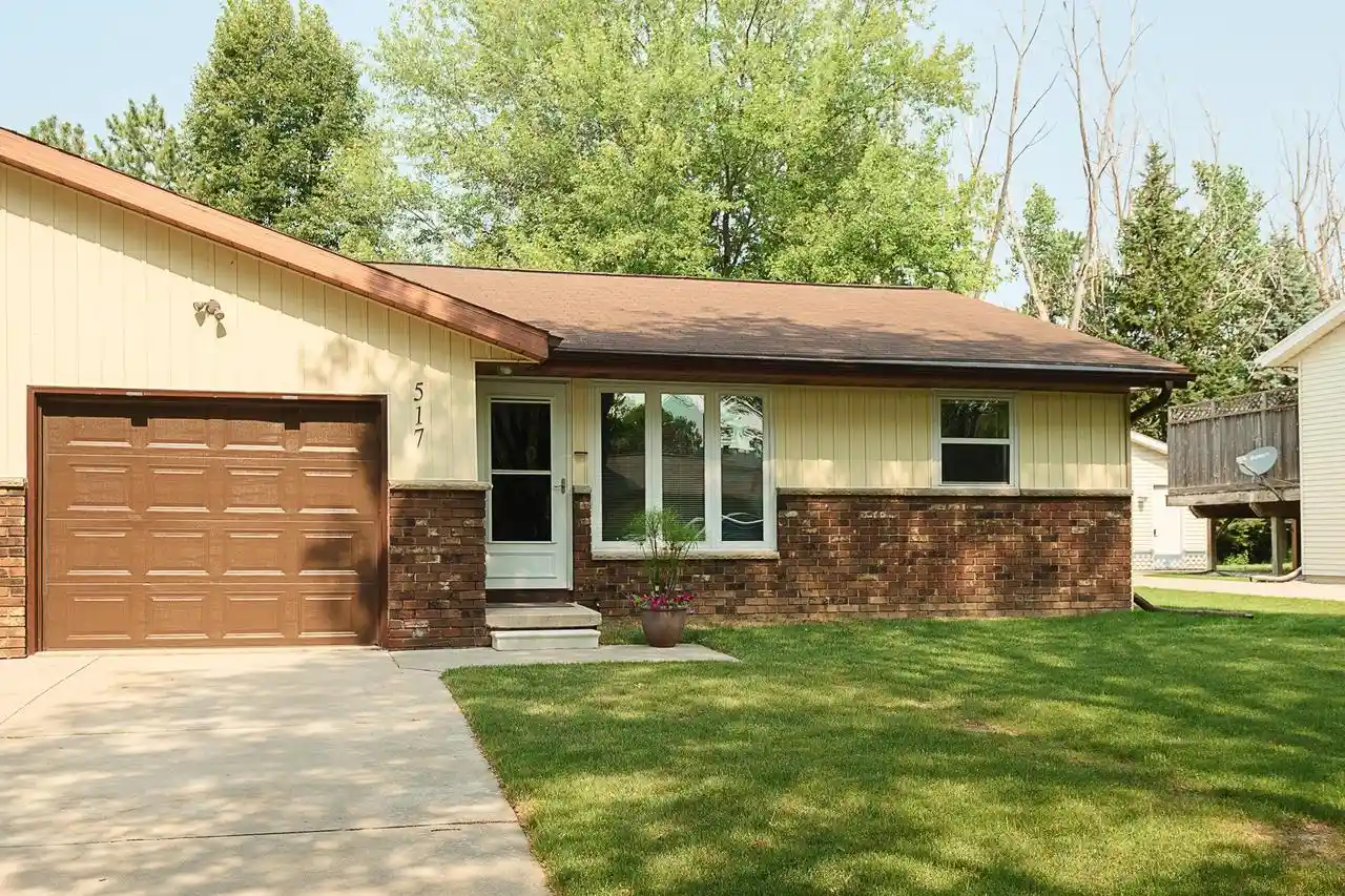 1st image of 517 Kelly Jo Dr Dr, Green Bay, WI 54303 | MLS# 50330366