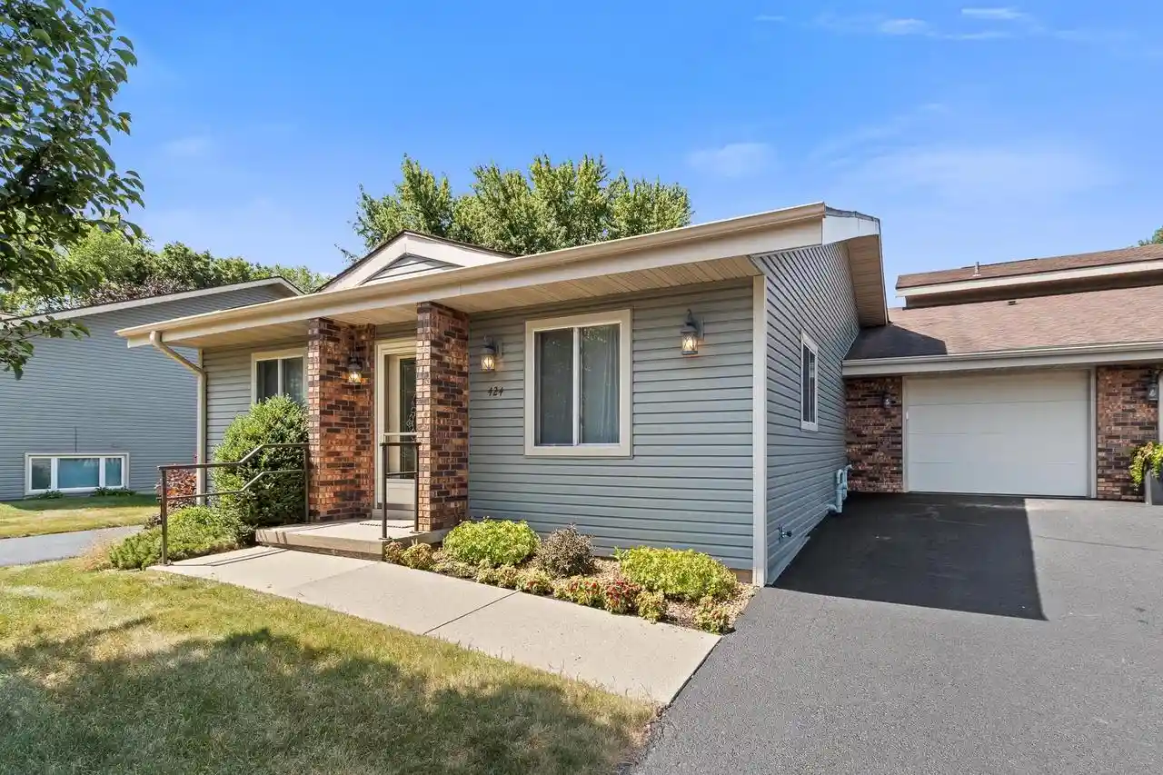 1st image of 424 S Lexington Parkway Parkway, Deforest, WI 53532 | MLS# 2029672