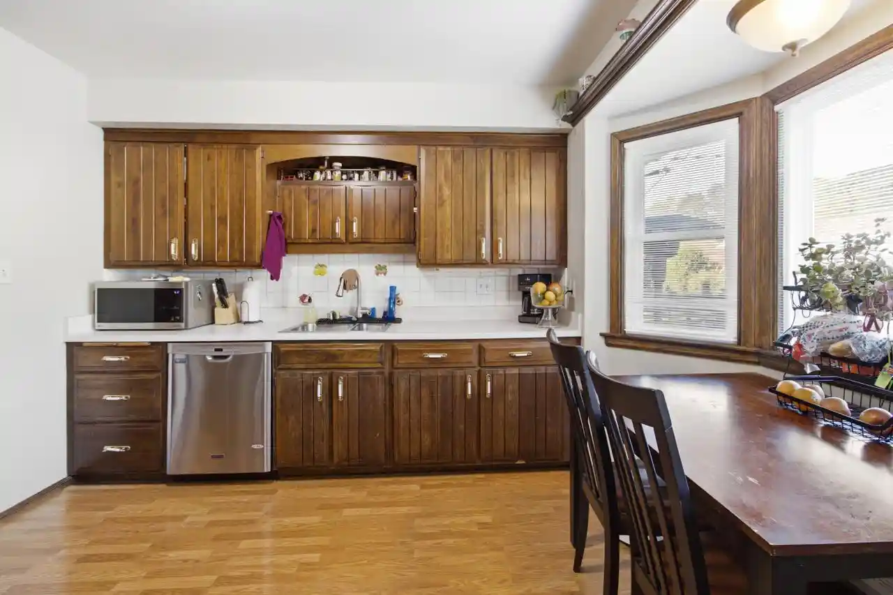 4th image of 10727 W Grantosa Dr Dr, Milwaukee, WI 53222 | MLS# 1974672