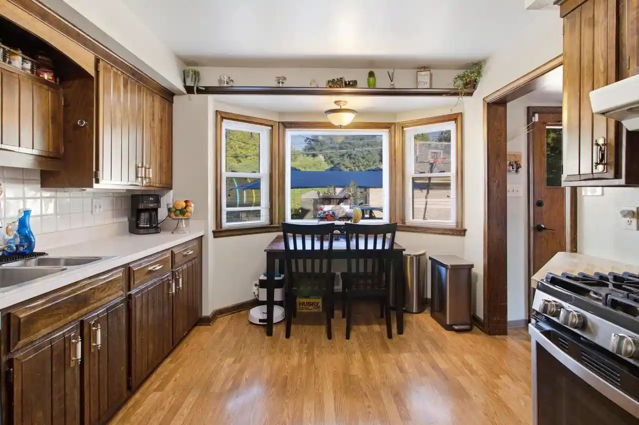 5th image of 10727 W Grantosa Dr Dr, Milwaukee, WI 53222 | MLS# 1974672
