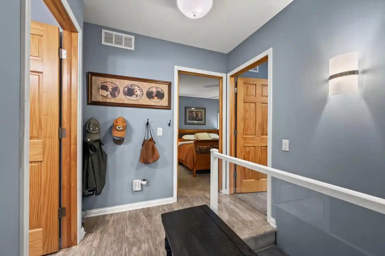 5th image of W352N5282 Lake Dr Dr, Oconomowoc, WI 53066 | MLS# 1974677