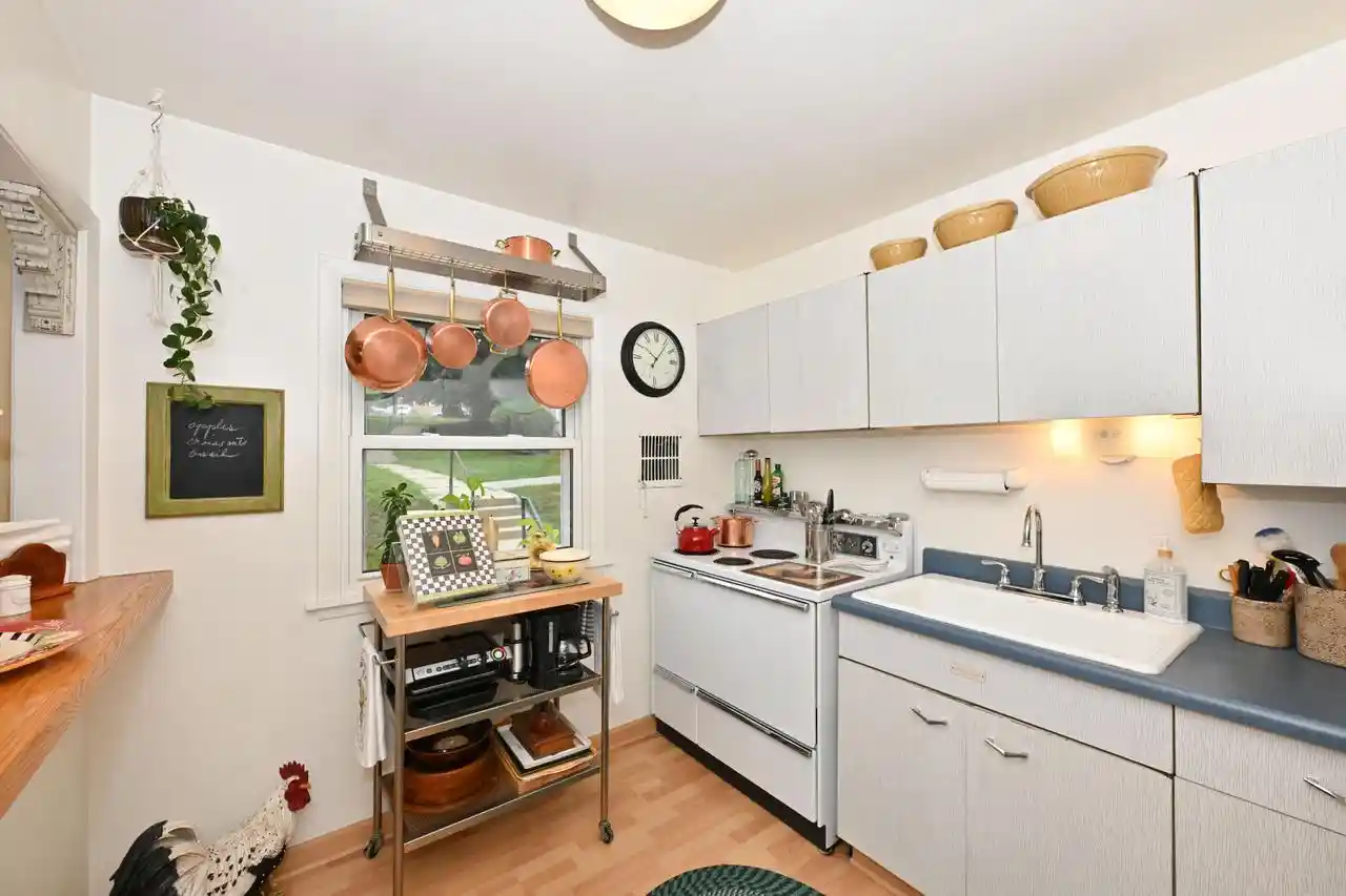2nd image of 1323 E Randolph Court Court #B, Milwaukee, WI 53212 | MLS# 1974691