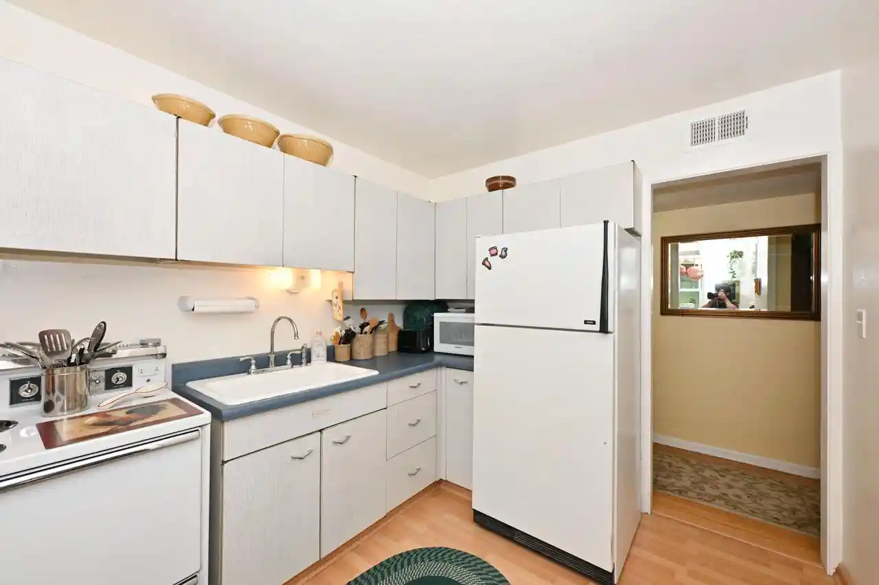 4th image of 1323 E Randolph Ct Ct, Milwaukee, WI 53212