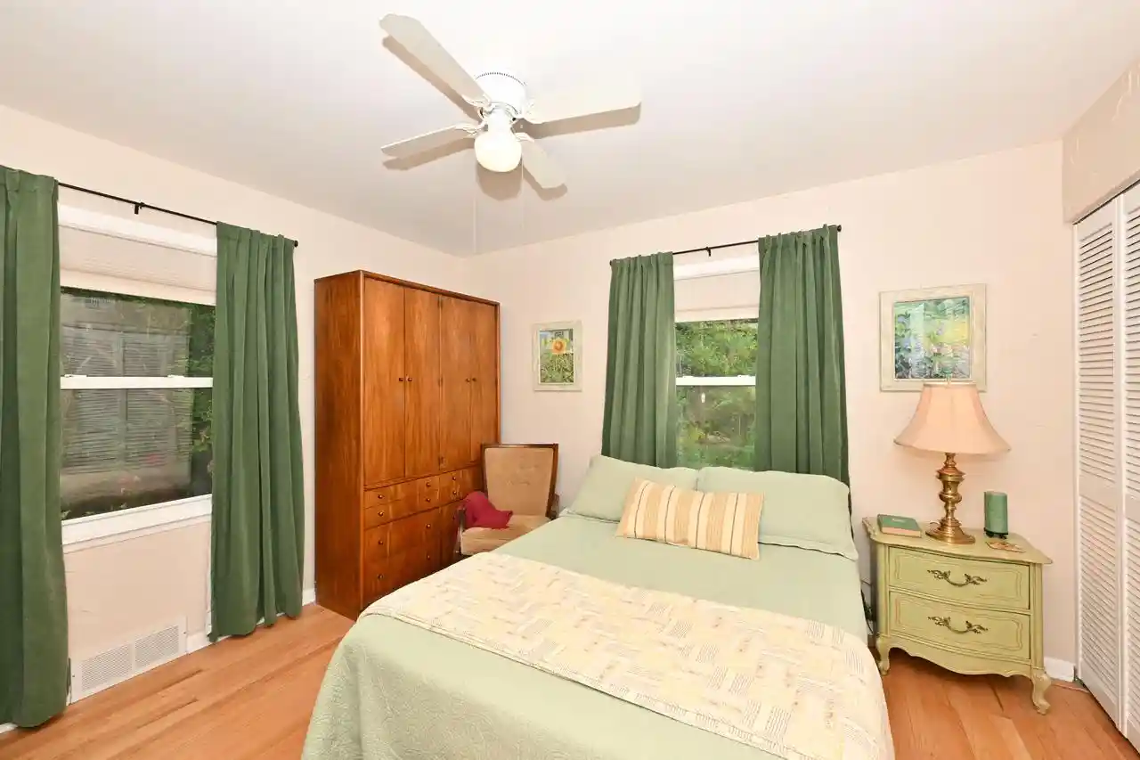 5th image of 1323 E Randolph Ct Ct, Milwaukee, WI 53212