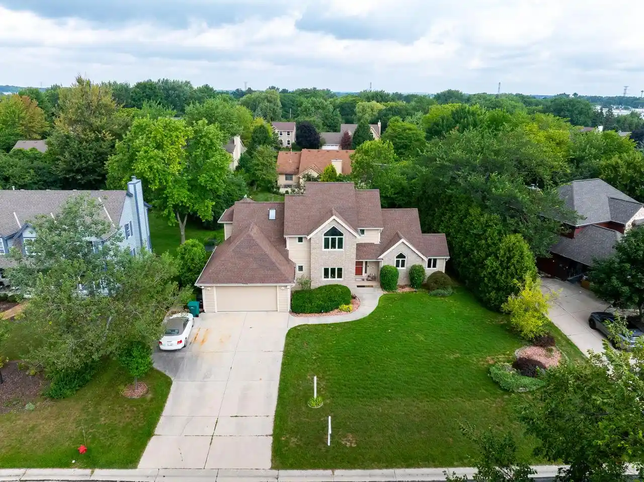 3rd image of N53W14172 St Andrews Dr Dr, Menomonee Falls, WI 53051 | MLS# 1974695