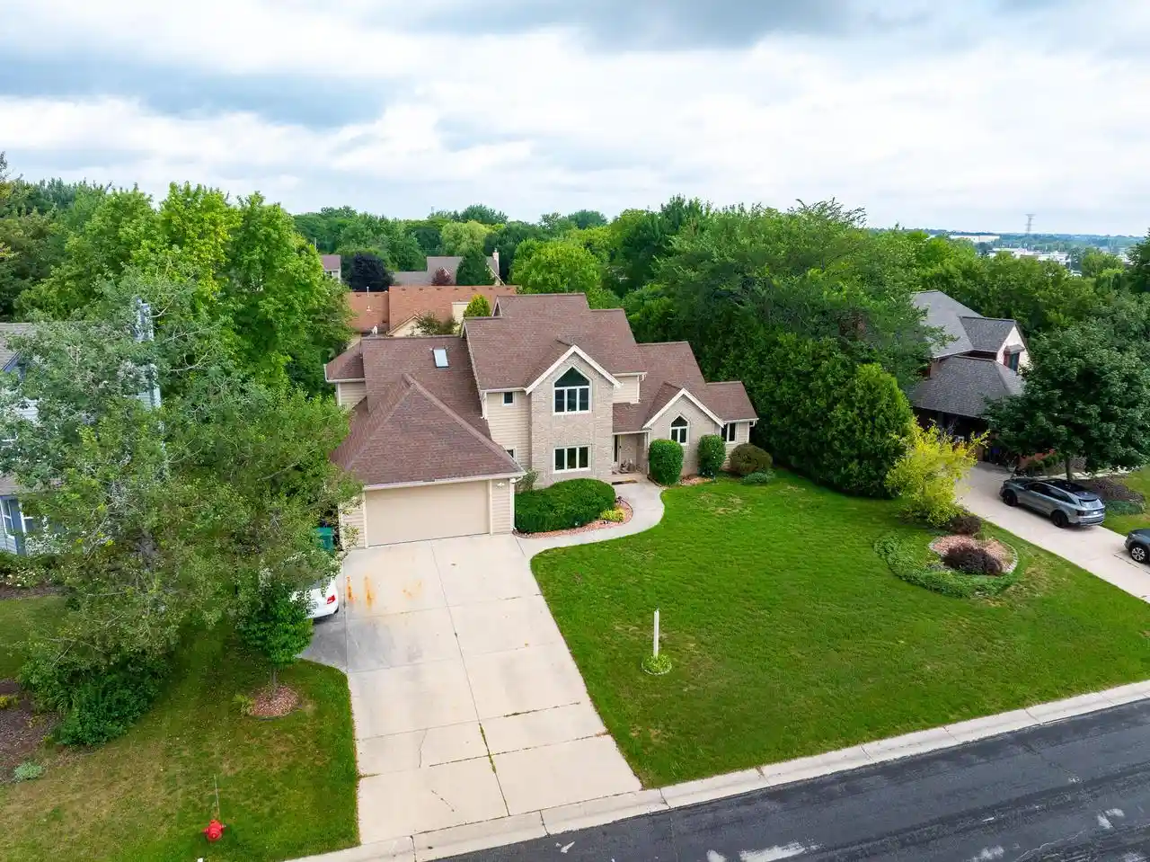 5th image of N53W14172 St Andrews Dr Dr, Menomonee Falls, WI 53051 | MLS# 1974695