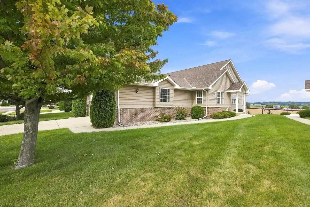 1st image of 118 Summit Court Court, Columbus, WI 53925 | MLS# 1974709
