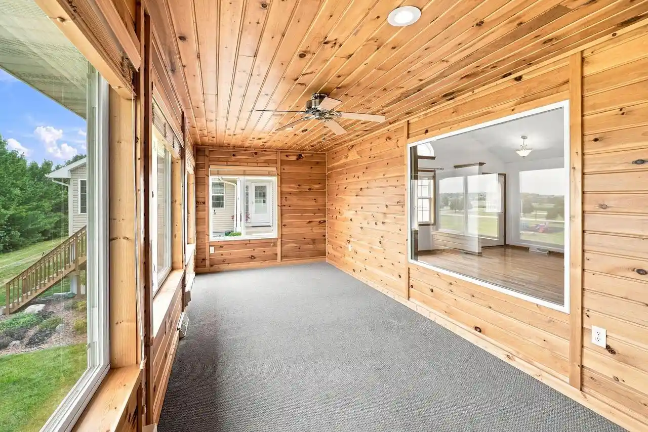 Listing Photo 5 - Condo for sale in building located at 118 Smt Ct Ct, Columbus, WI 53925
