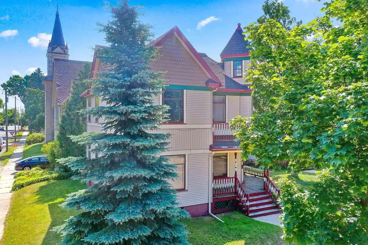 2nd image of 635 N Water Street Street, Manitowoc, WI 54220 | MLS# 1974718
