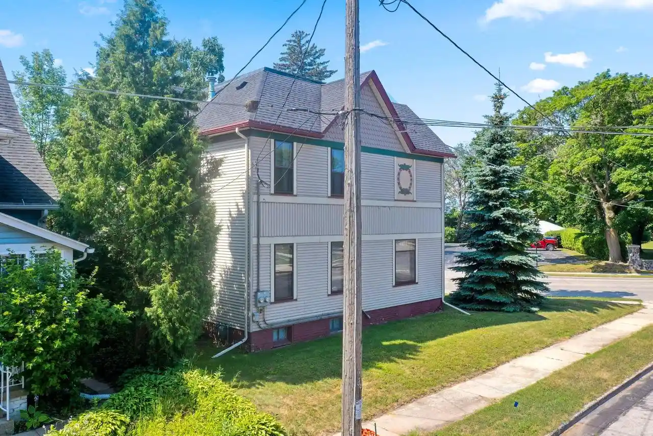 3rd image of 635 N Water Street Street, Manitowoc, WI 54220 | MLS# 1974718