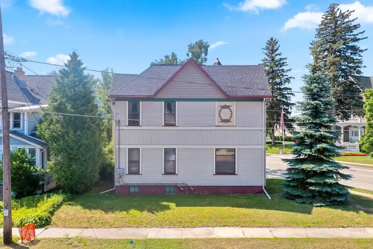 4th image of 635 N Water Street Street, Manitowoc, WI 54220 | MLS# 1974718