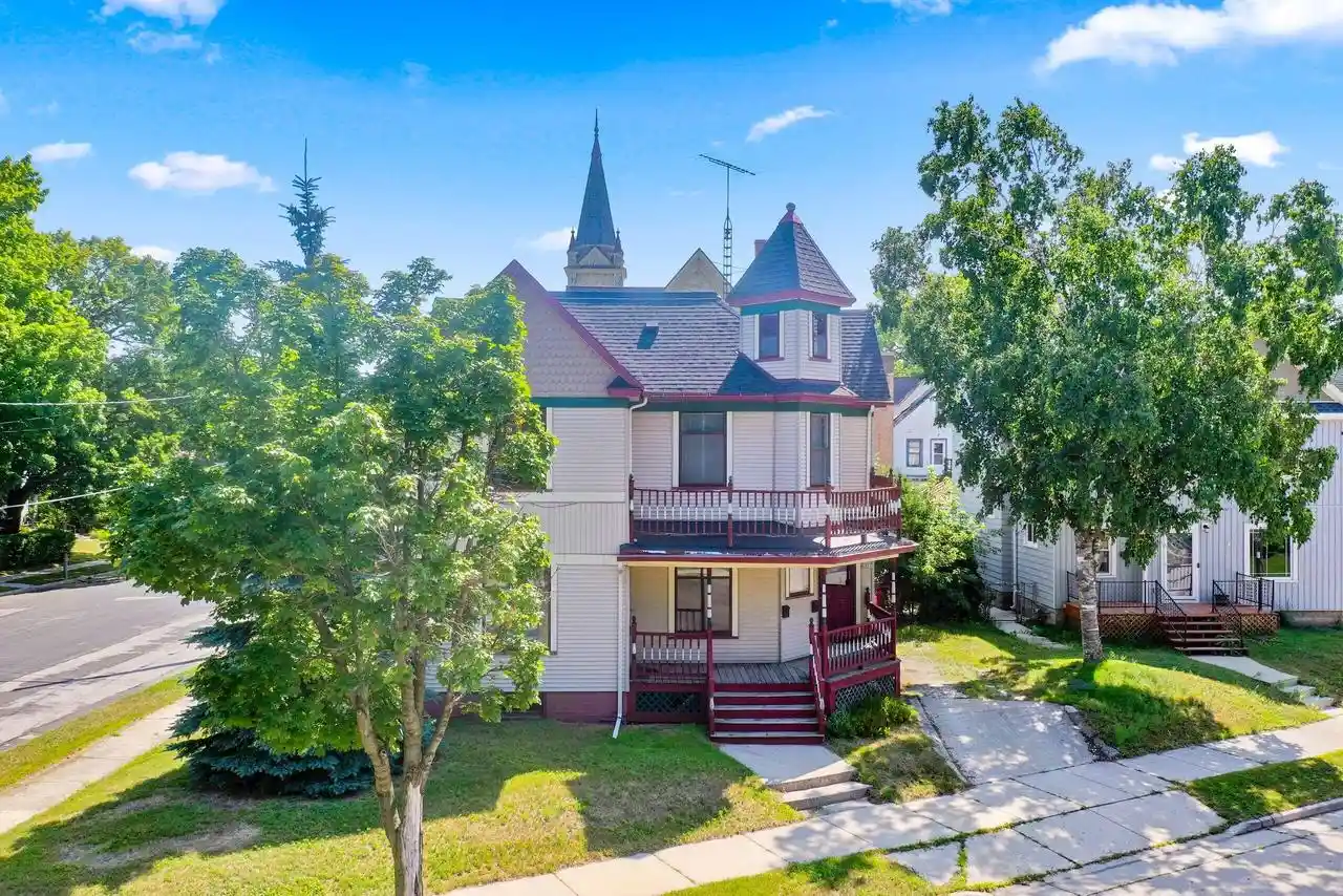 48th image of 635 N Water Street Street, Manitowoc, WI 54220 | MLS# 1974718
