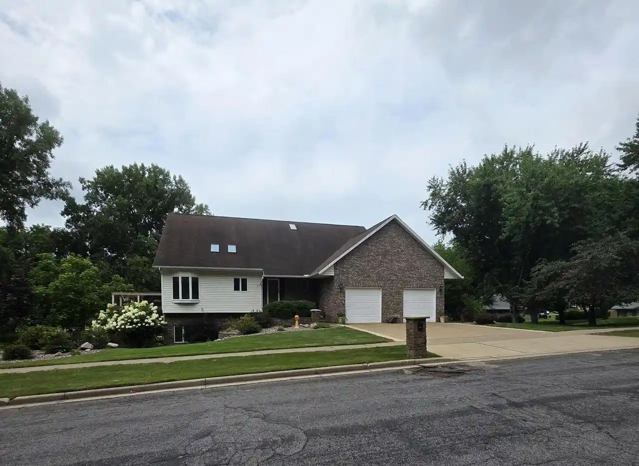 1st image of 417 E Larkspur Lane Lane, Onalaska, WI 54650 | MLS# 1974752