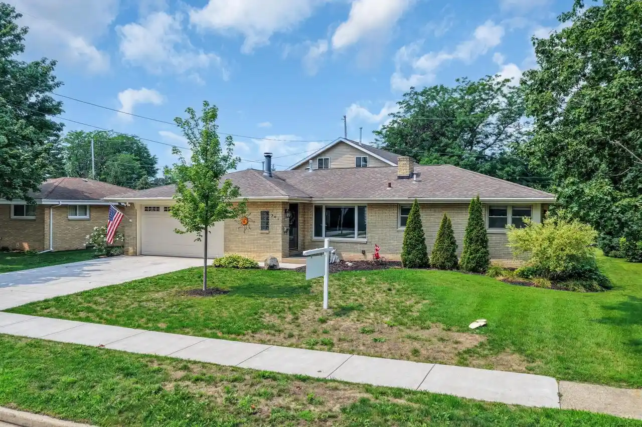 1st image of 341 Dardis Dr Dr, Burlington, WI 53105 | MLS# 1974750