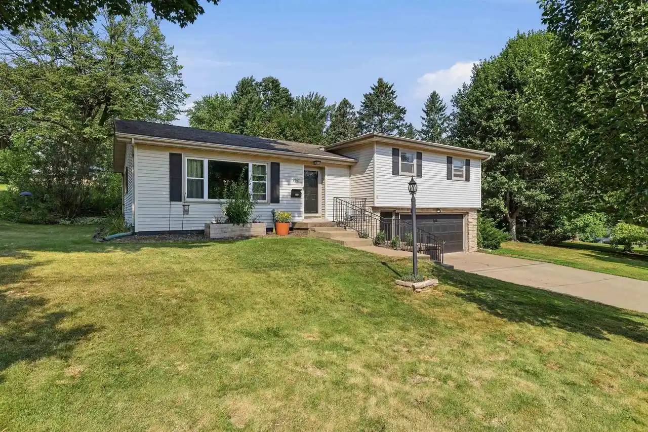 1st image of 406 N 12th Avenue Avenue, Wausau, WI 54401 | MLS# 22603755