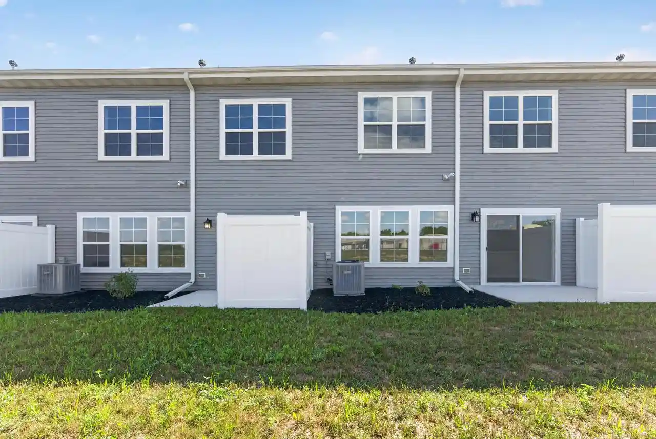 4th image of 1675 Reigle Dr Dr #6, Kewaskum, WI 53040 | MLS# 1974765