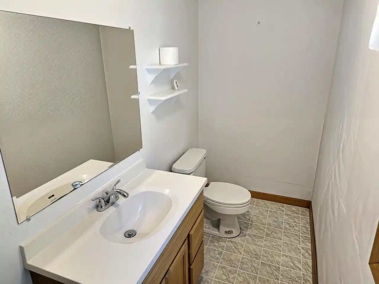 2nd image of 806 W 8th Avenue Avenue, Oshkosh, WI 54902 | MLS# 50330405