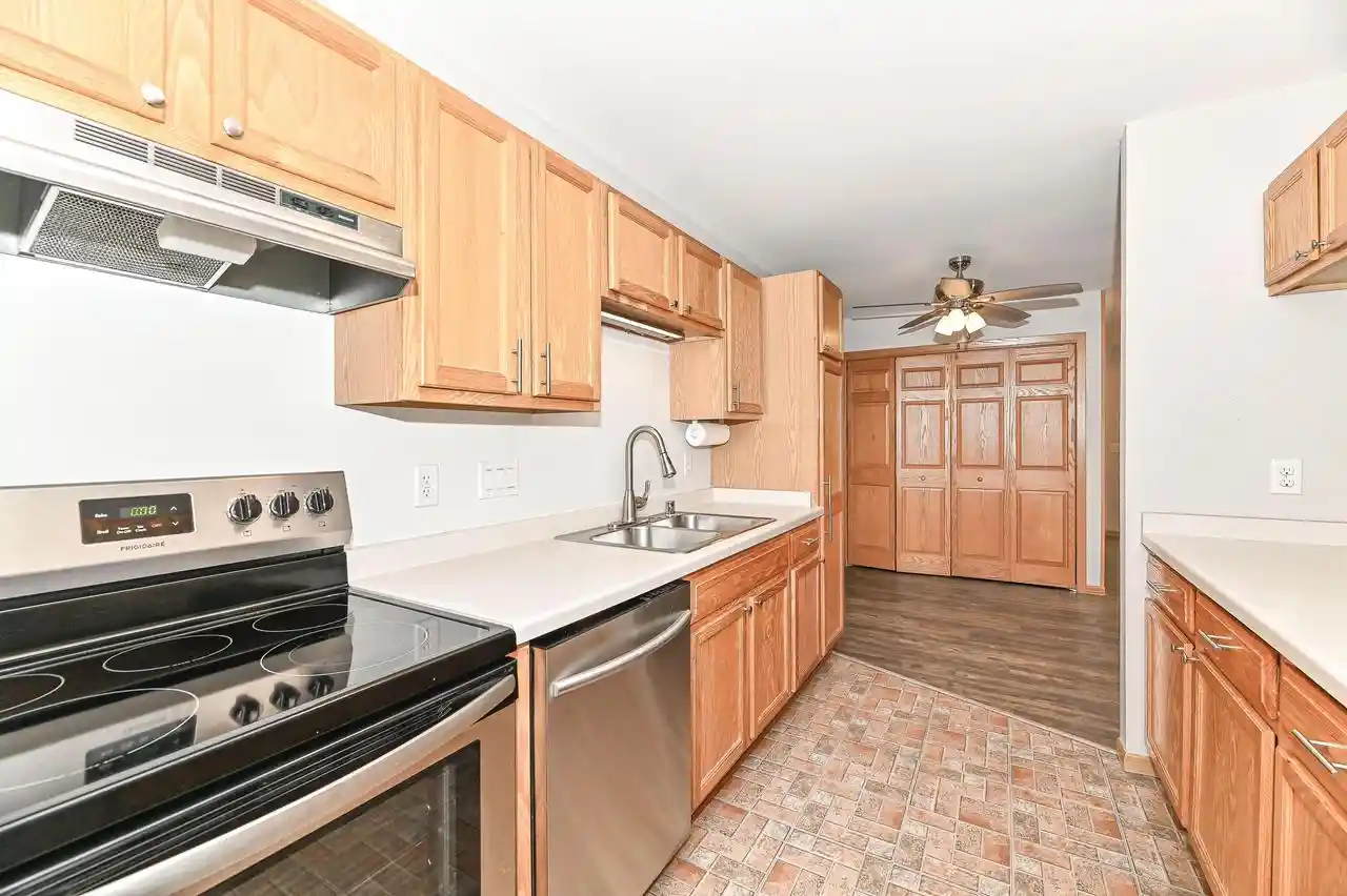 3rd image of 7122 Fieldview Dr Dr, Mount Pleasant, WI 53406