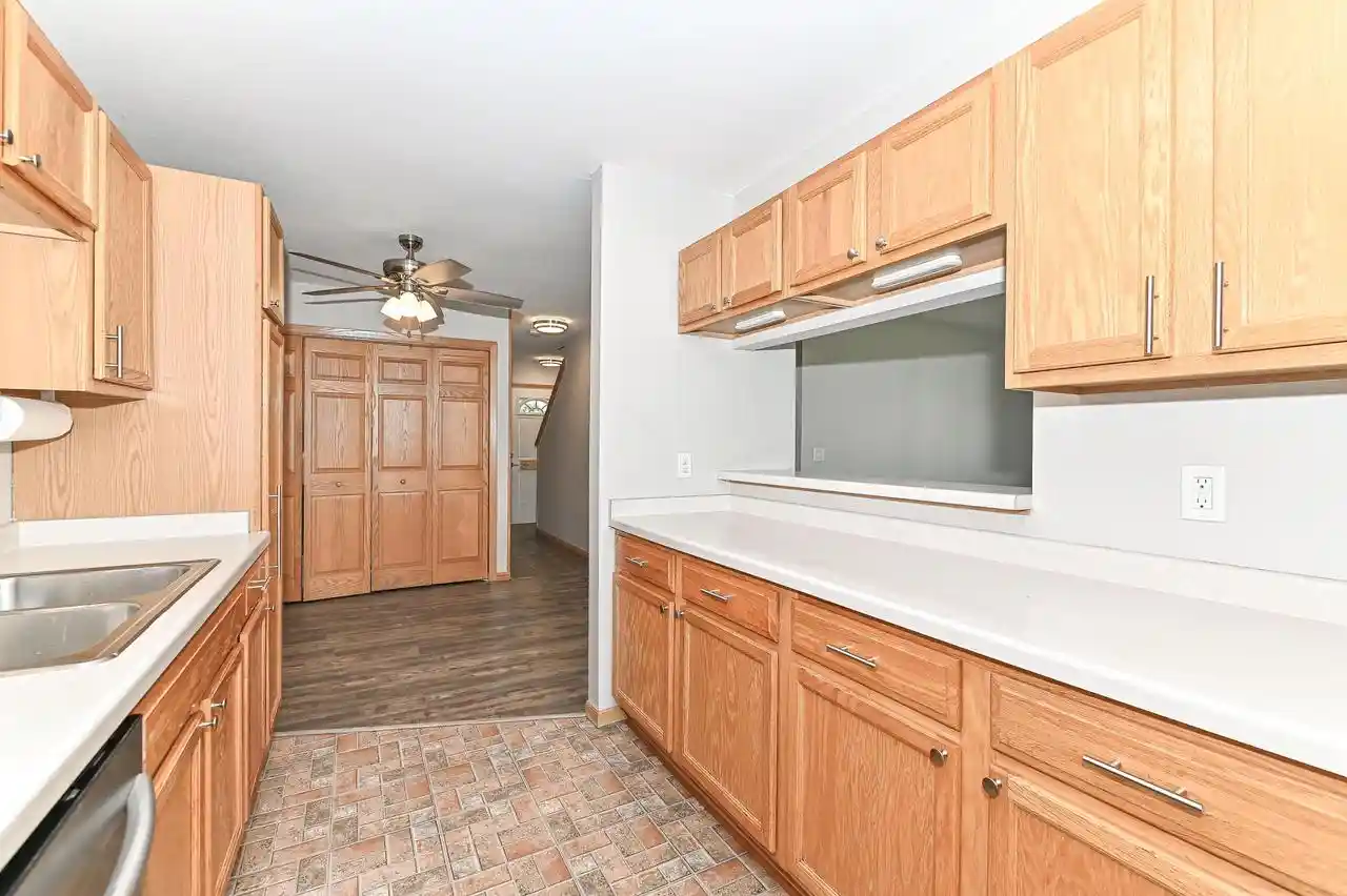4th image of 7122 Fieldview Dr Dr, Mount Pleasant, WI 53406