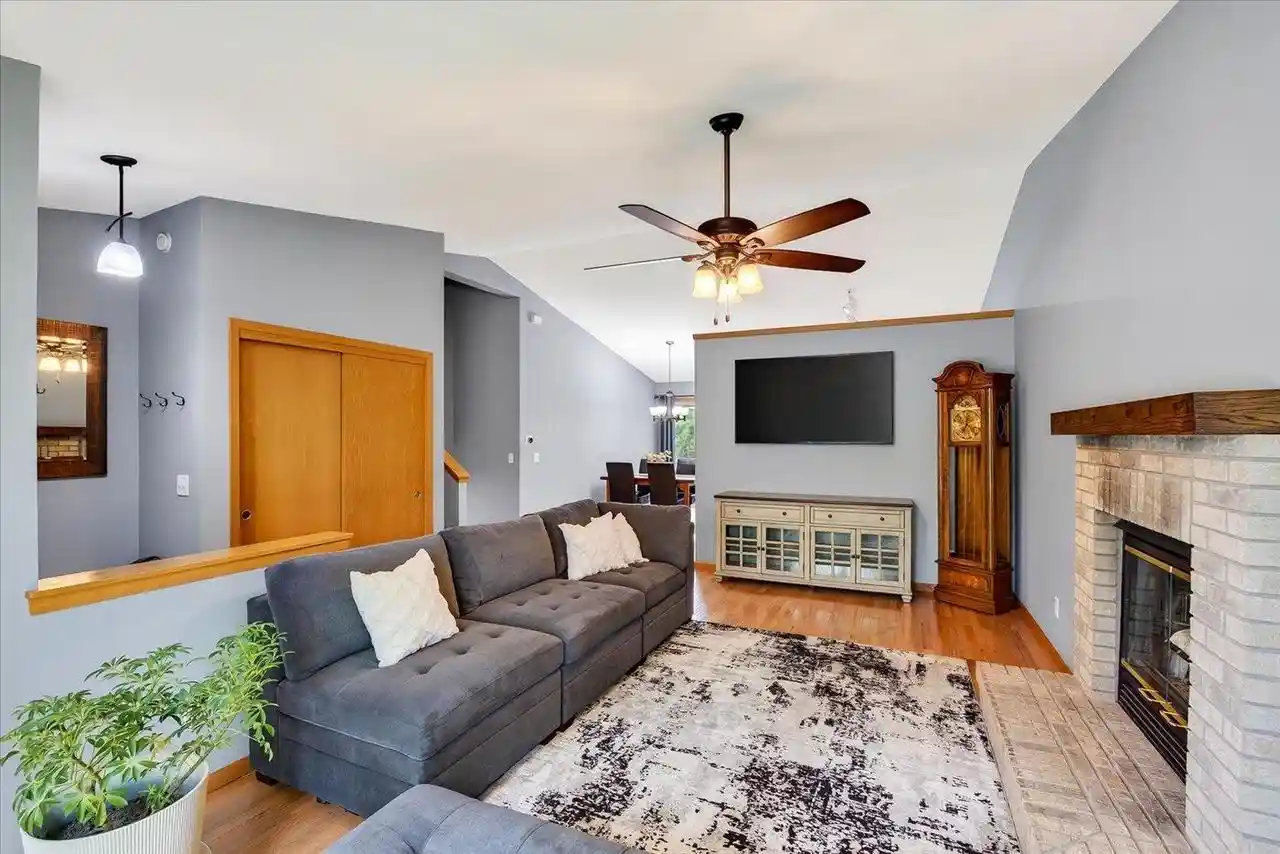 Photo 3 of Single family home for sale at 5117 Leanne Lane Lane, Mcfarland, WI 53558 | MLS# 2029718 | Listing updated on 2026-08-20