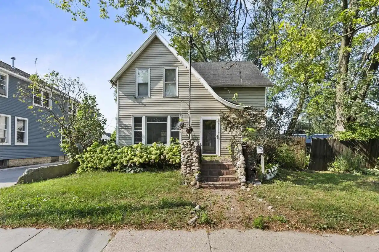 1st image of 847 Shawano Avenue Avenue, Green Bay, WI 54303 | MLS# 50330411