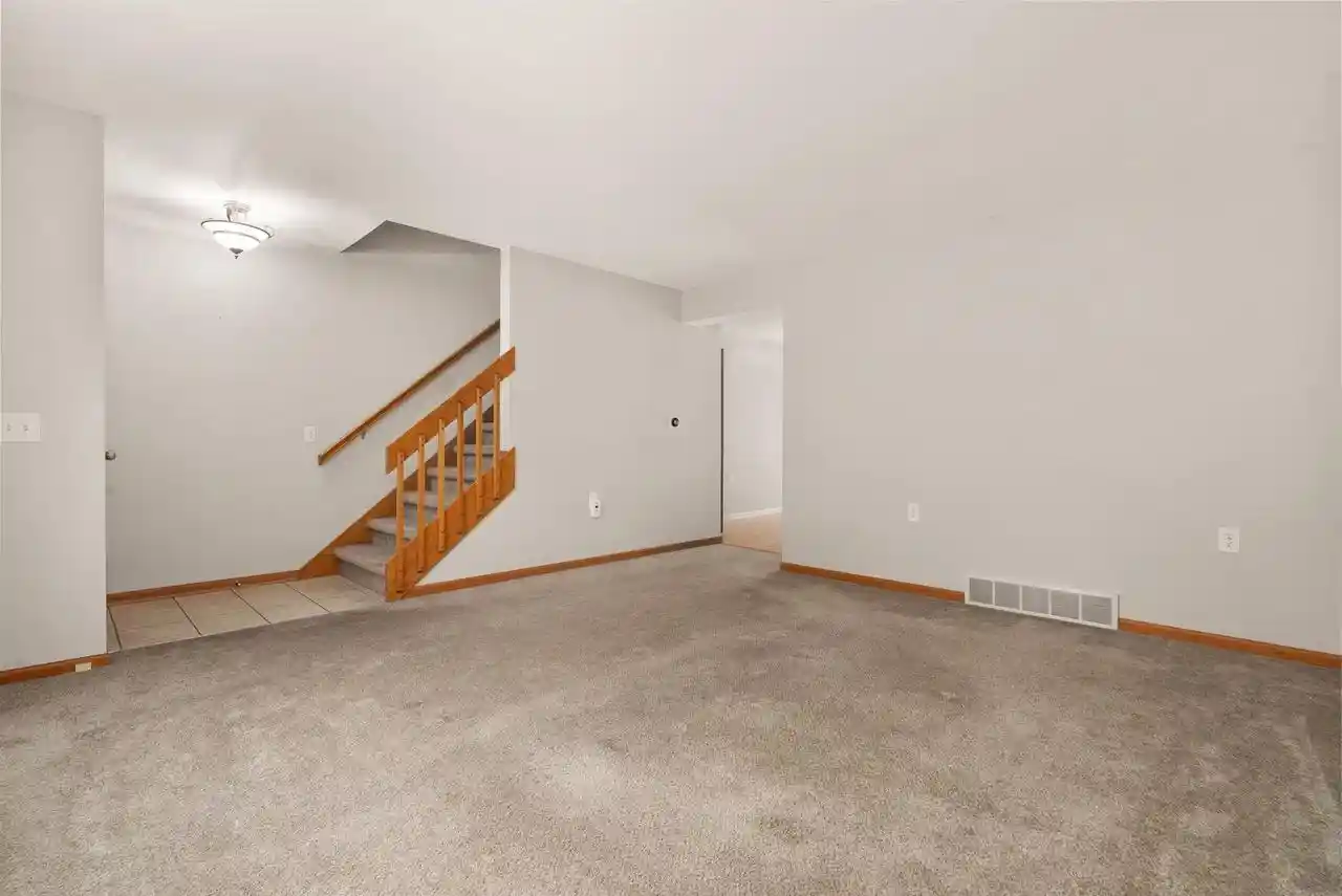 5th image of 6933 Chester Dr Dr, Madison, WI 53719