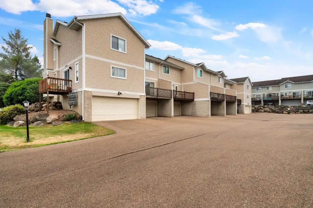2nd image of 6933 Chester Dr Dr, Madison, WI 53719
