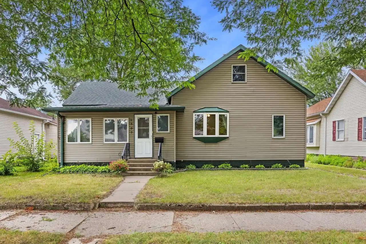 1st image of 1307 Kane Street Street, La Crosse, WI 54603 | MLS# 1974795