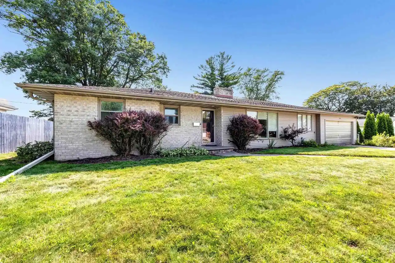Photo 1 of Single family home for sale at 1131 St Agnes Dr Dr, Green Bay, WI 54304 | MLS# 50330416 | Listing updated on 2026-09-17