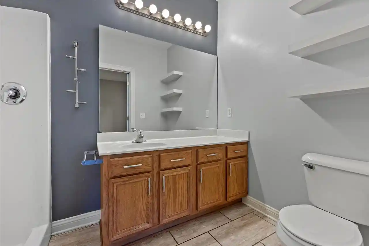 5th image of 962 Bedford Ct Ct, Racine, WI 53406