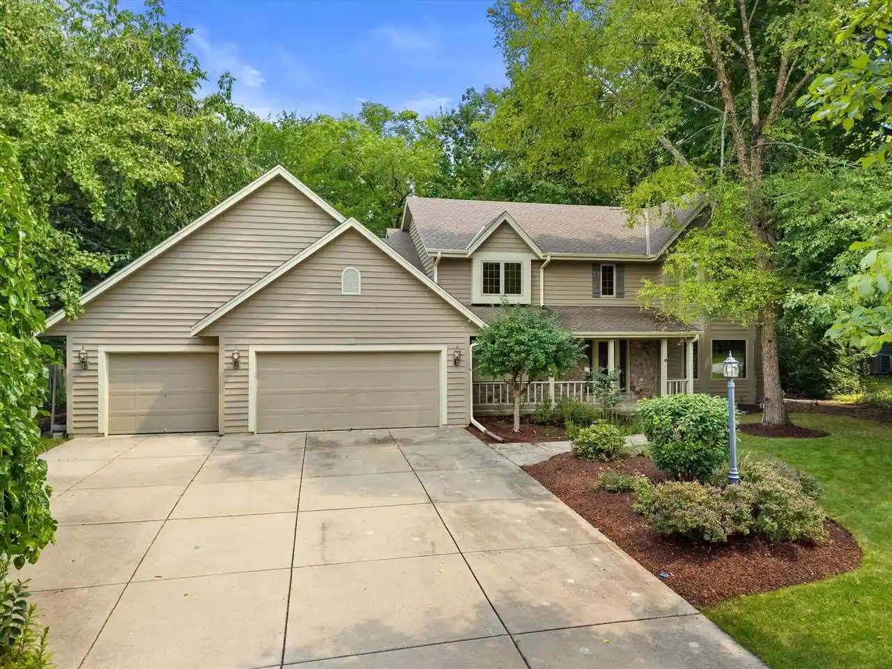1st image of 3450 S Sandalwood Dr Dr, New Berlin, WI 53151 | MLS# 1974812