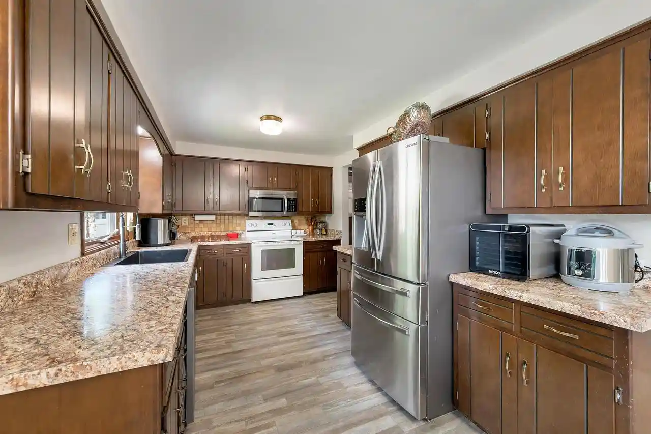 Photo 2 of Sale Pending at 2343 Deer Trail Trail, Green Bay, WI 54302 | MLS# 50330427 | Listing updated on 2026-09-17