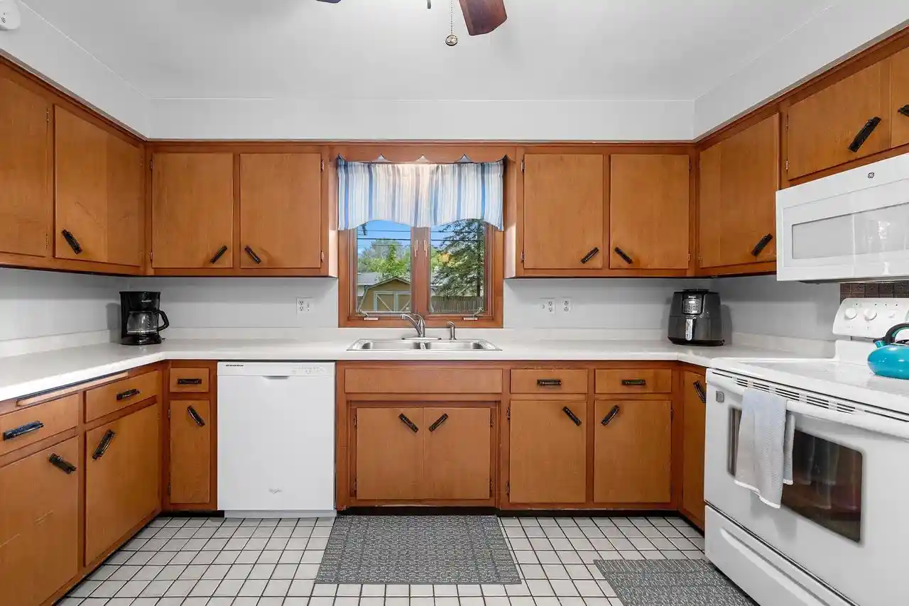 2nd image of 742 Westwood Dr Dr, De Pere, WI 54115 | MLS# 50330436
