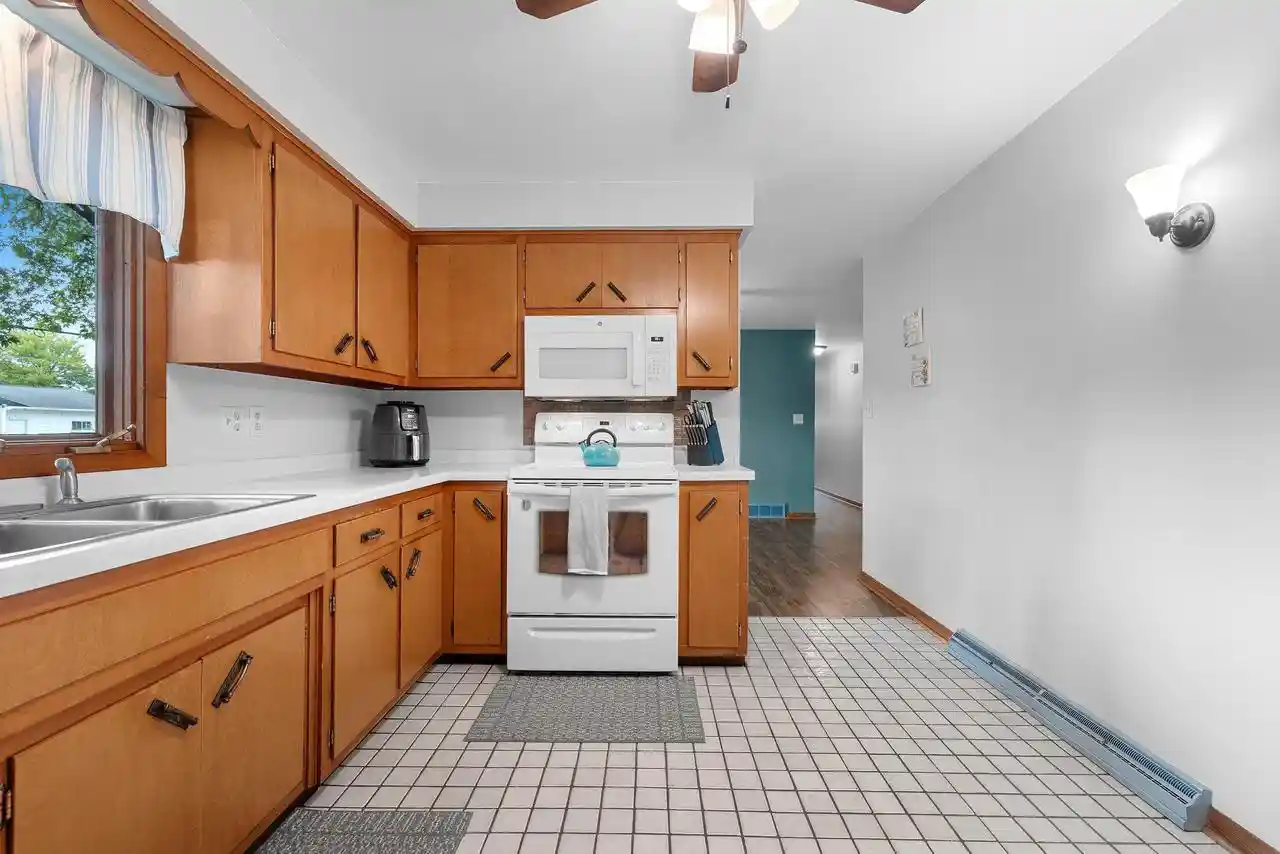 Photo 3 of Single family home for sale at 742 Westwood Dr Dr, De Pere, WI 54115 | MLS# 50330436 | Listing updated on 2026-08-12