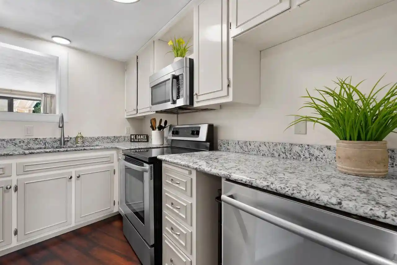 Listing Photo 5 - Condo for sale in building located at 4545 W Pine St St, Appleton, WI 54914 - Unit #F